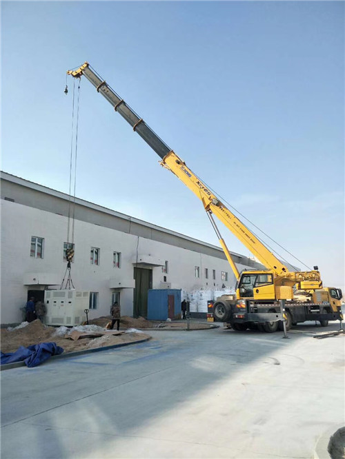 江达县“超载就喊停”—— 吊车的 “重量保镖” 技术