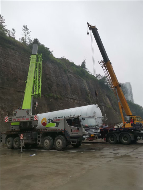 江达县“不怕风雨冻”—— 吊车的 “恶劣环境适应” 技术